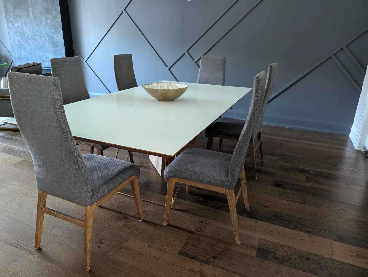 Modern White Lacquer Dining Table image indicator(6)