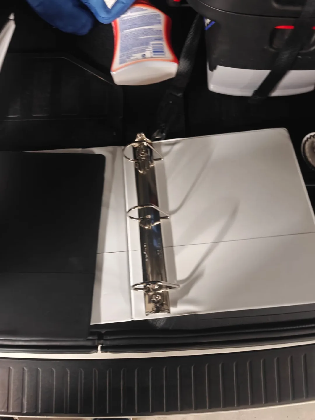 Lot of Binders - Black and White image indicator(2)