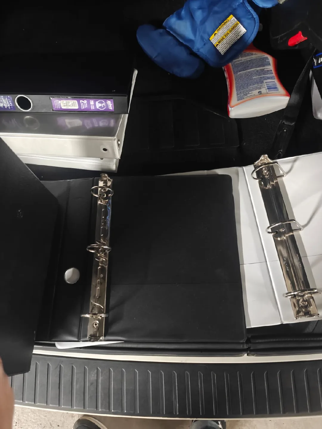 Lot of Binders - Black and White image indicator(3)