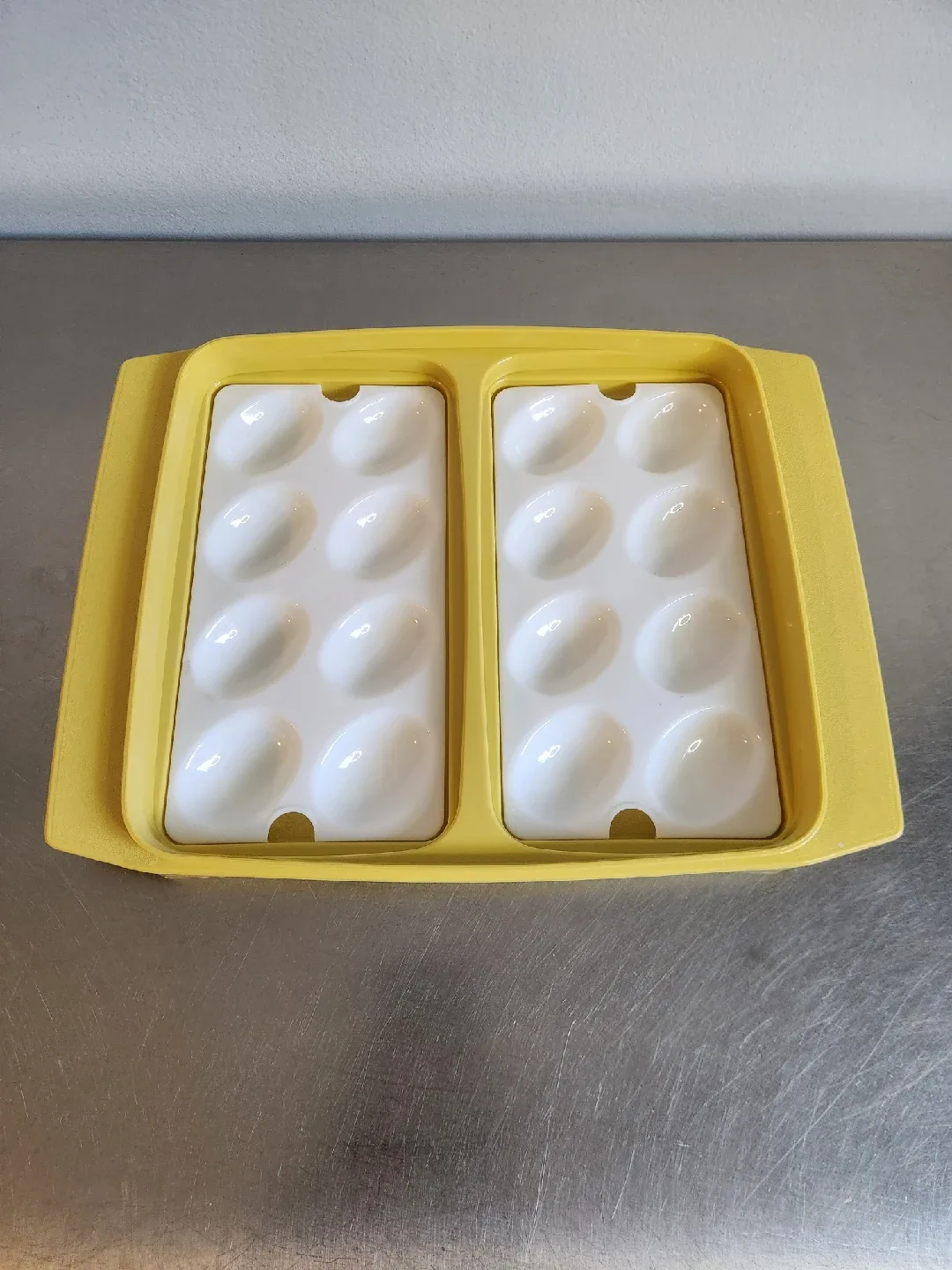 Vintage Tupperware Deviled Egg Tray Carrier - Yellow image indicator(2)