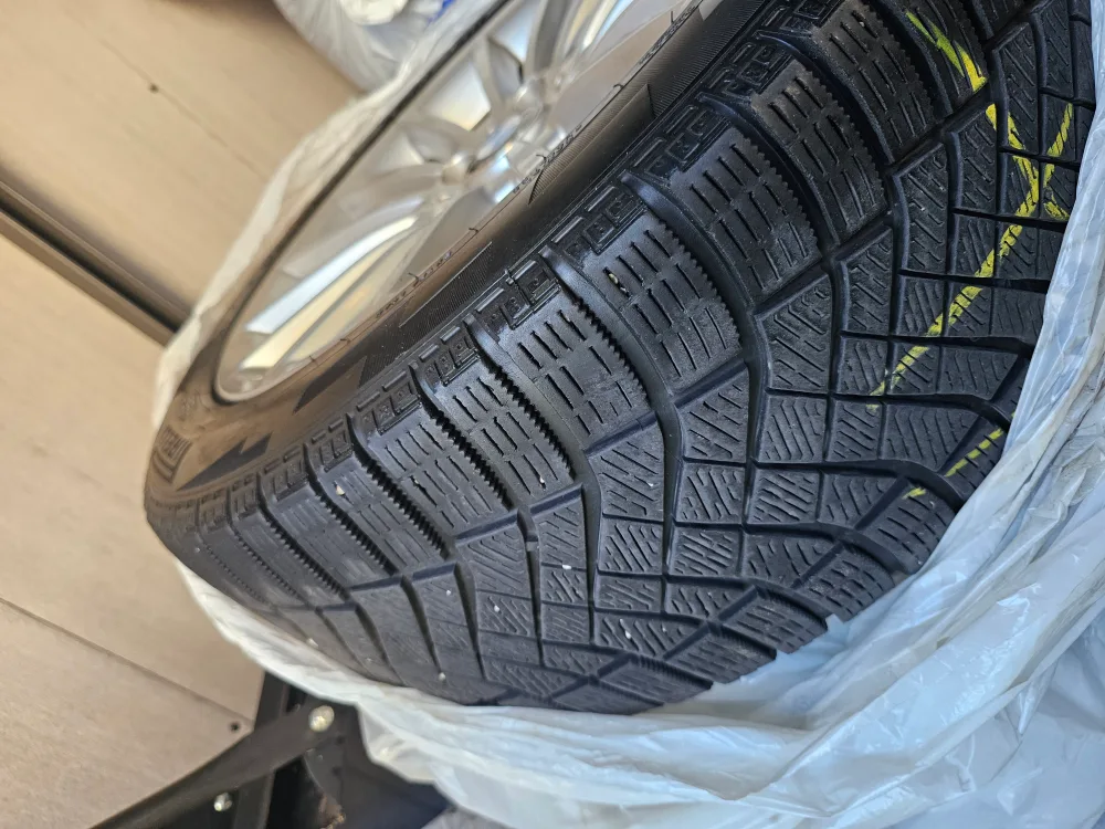 245 45 R18 Pirelli winter tires on BMW wheels 5x120 image indicator(3)