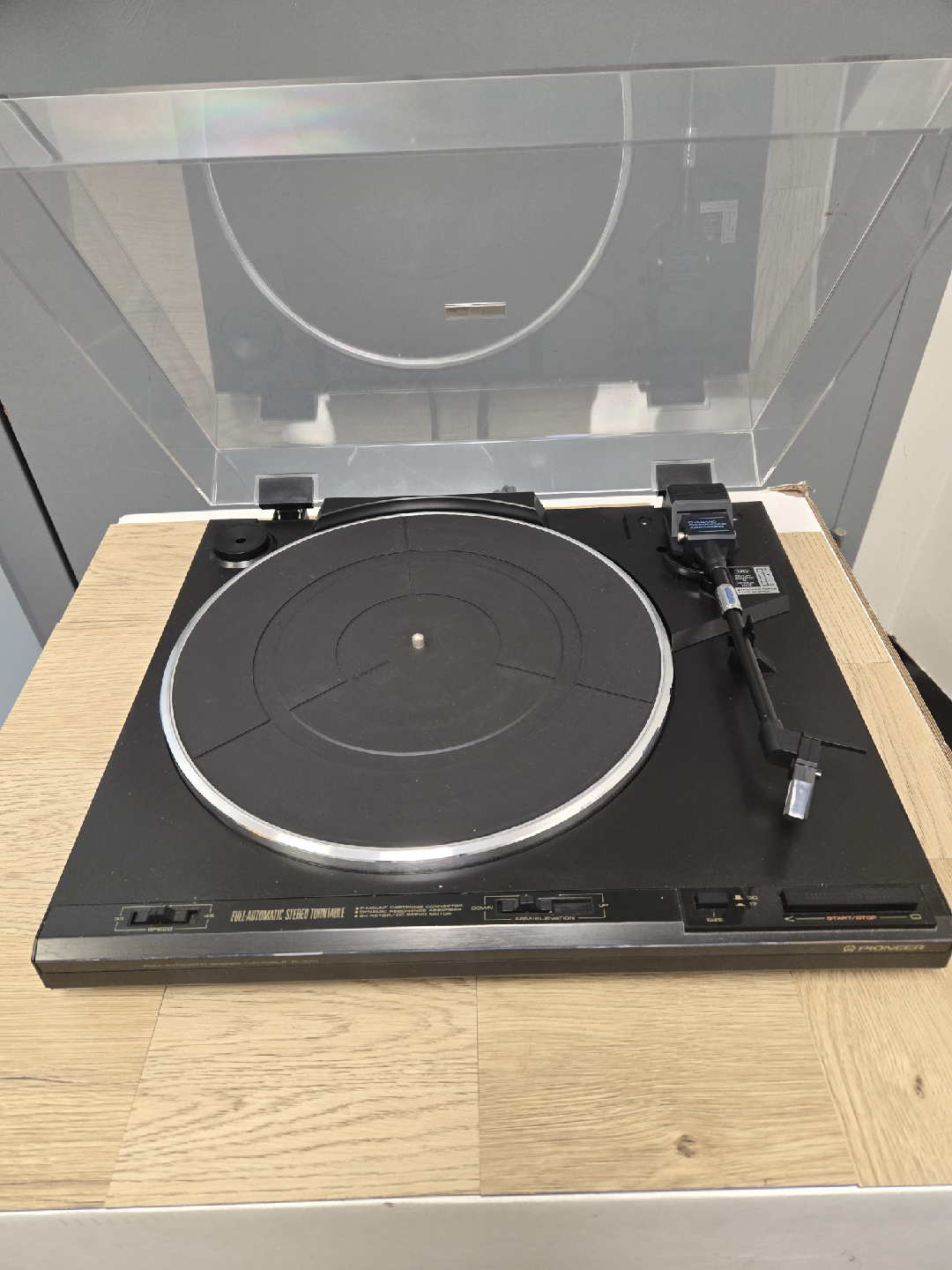 Pioneer PL-570 Full-Automatic Stereo Turntable - photo 2
