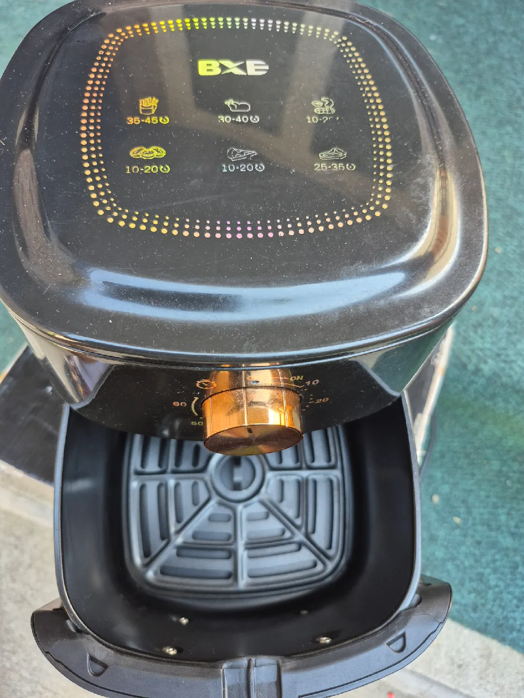 BXE Air Fryer - Like New! image indicator(4)