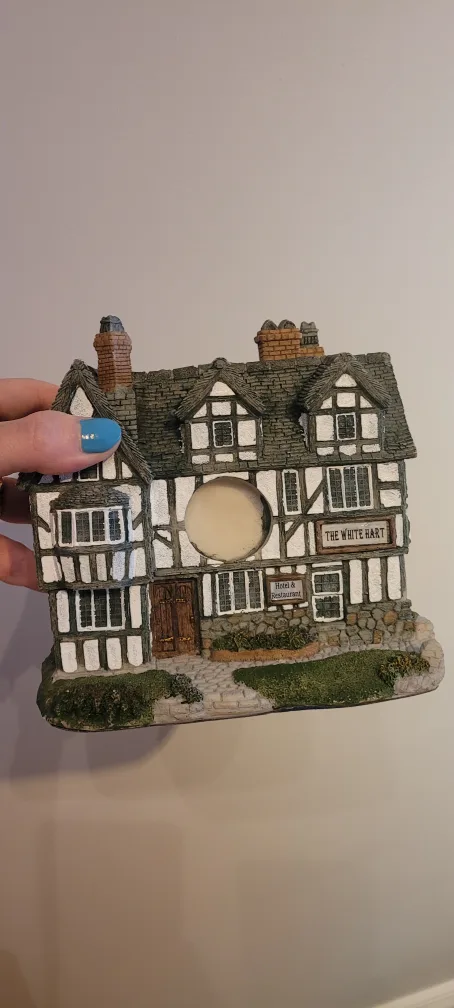 Lilliput Lane The White Hart Miniature House🥕 image indicator(2)
