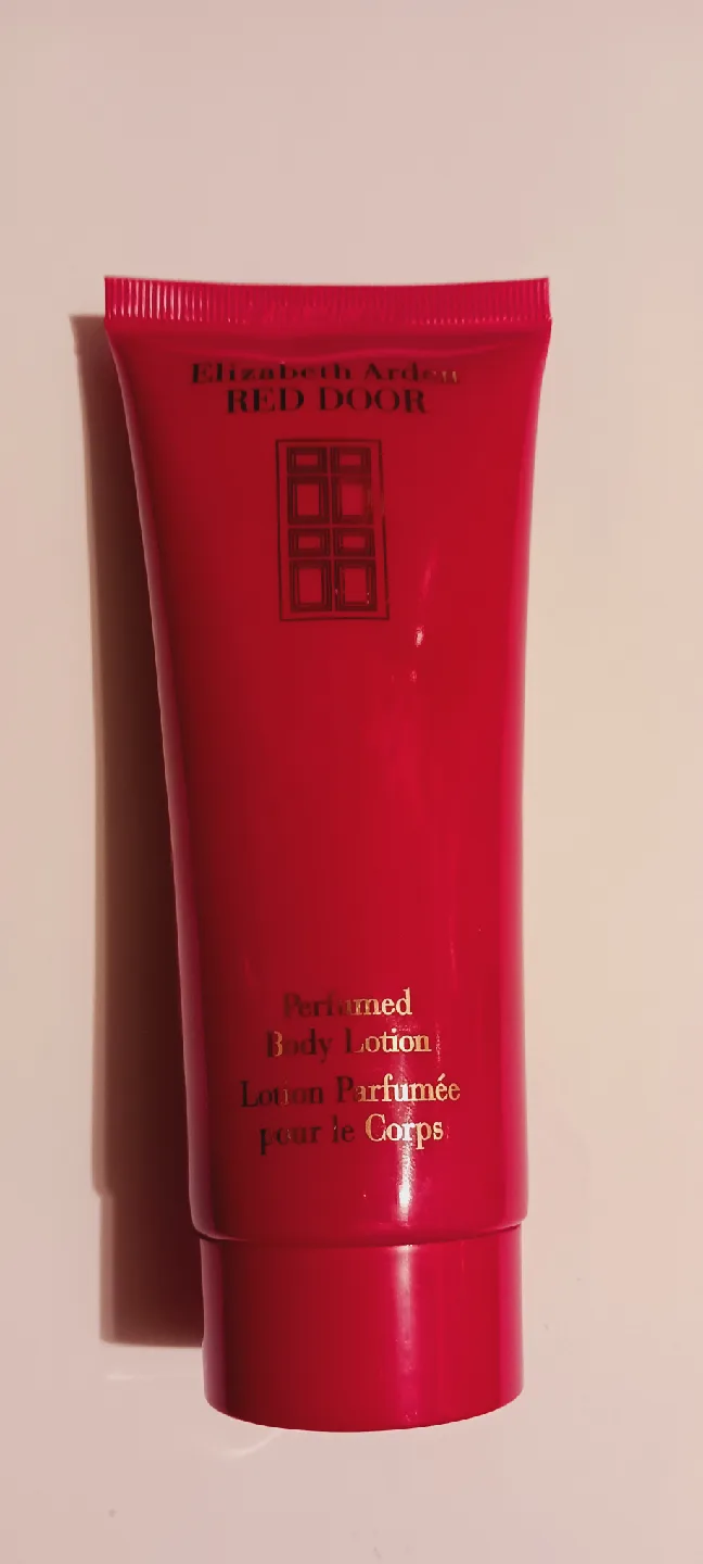 New !! Elizabeth Arden Red Door Perfumed Body Lotion thumbnail