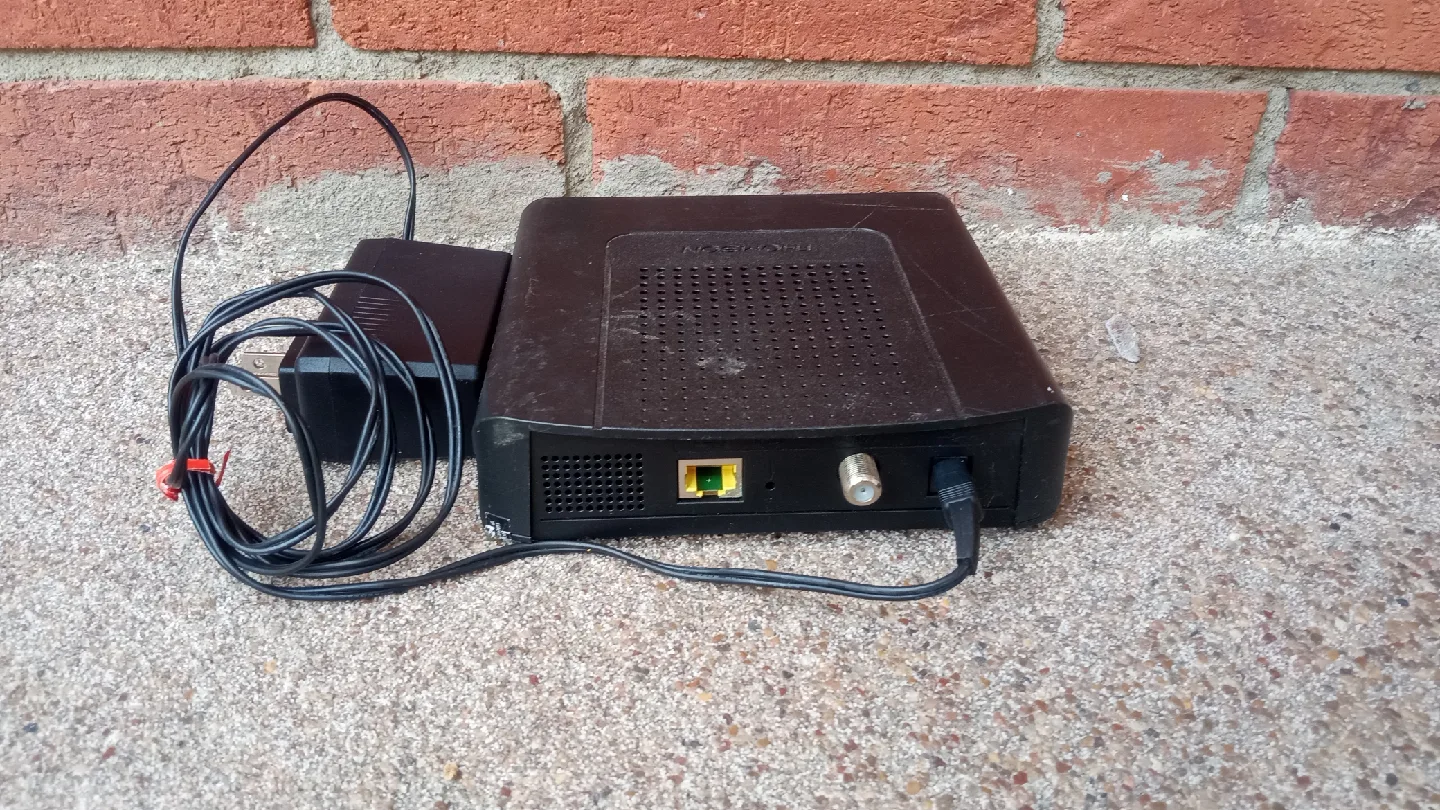 Thomson Cable Modem with Power Adapter image indicator(2)