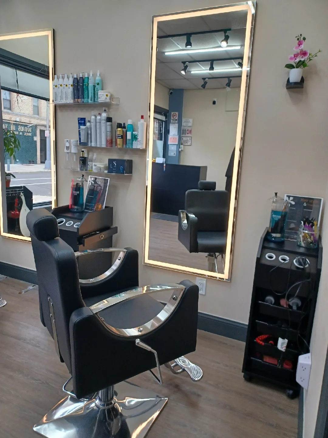 alquilo silla en salon de belleza bayridge 11209 84st image indicator(3)