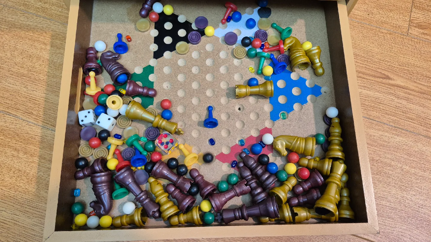 Vintage Wooden 5-in-1 Board Game Set image indicator(7)