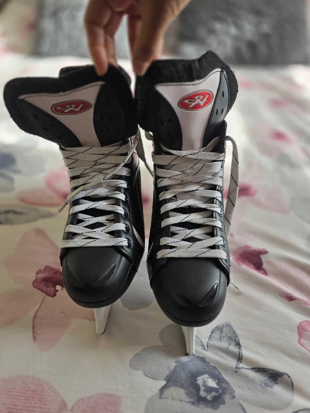 Hespeler Hockey Skates - Size US 8