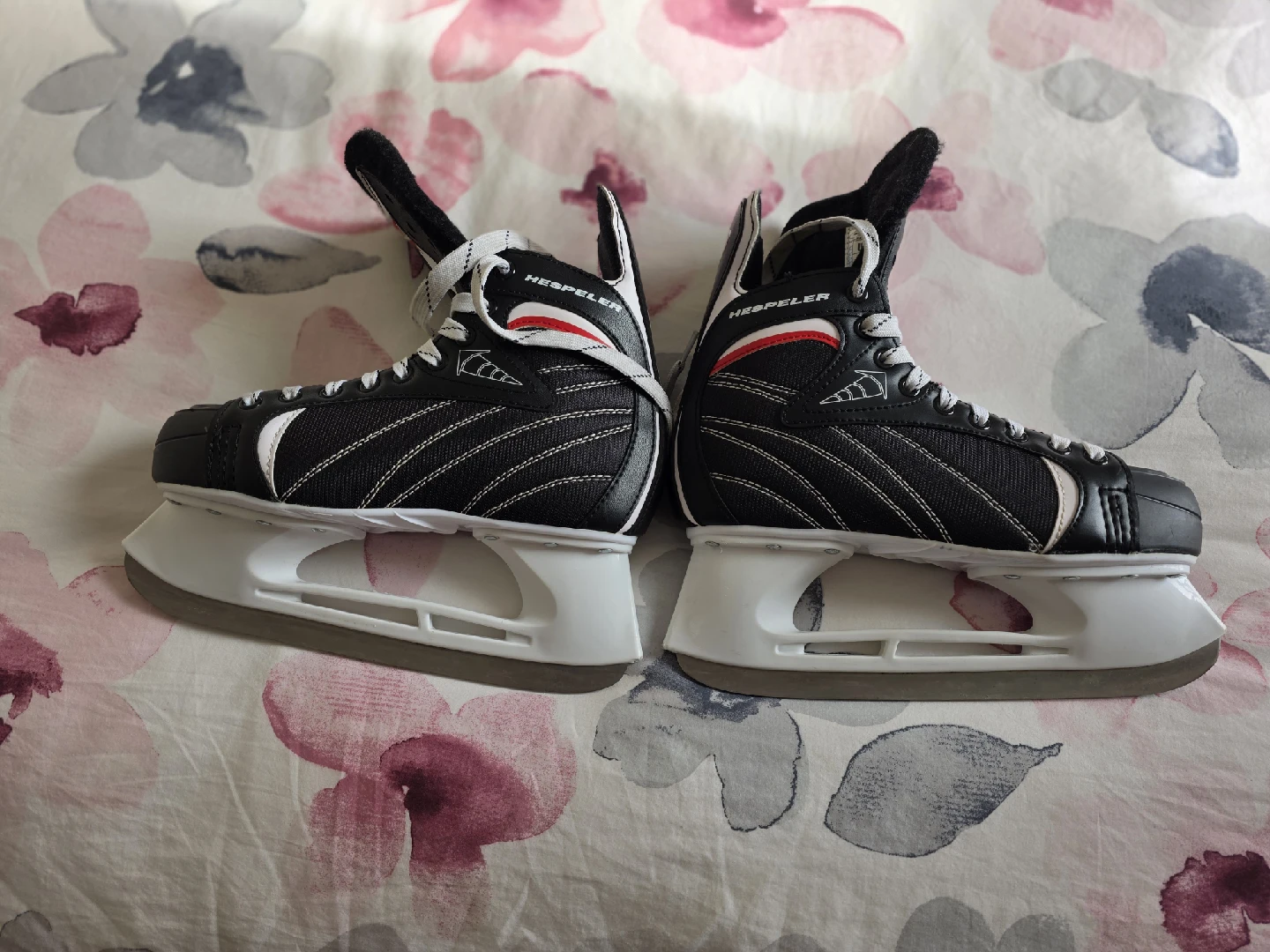 Hespeler Hockey Skates - Size US 8 - photo 2