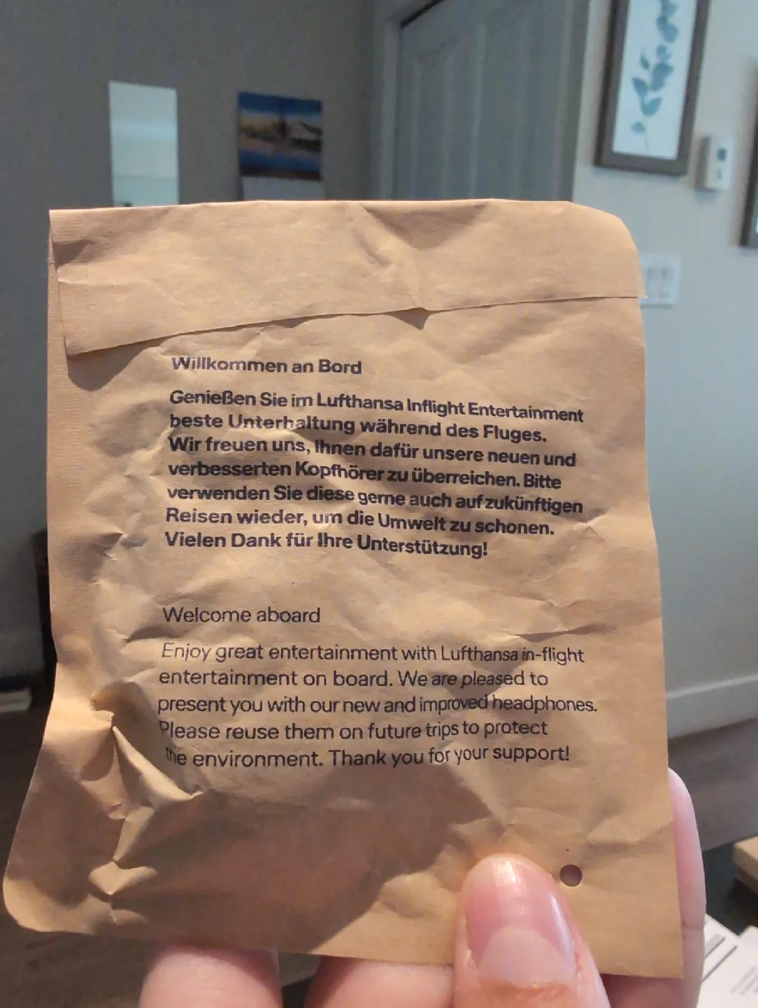 Lufthansa Inflight Entertainment Headphones image indicator(2)