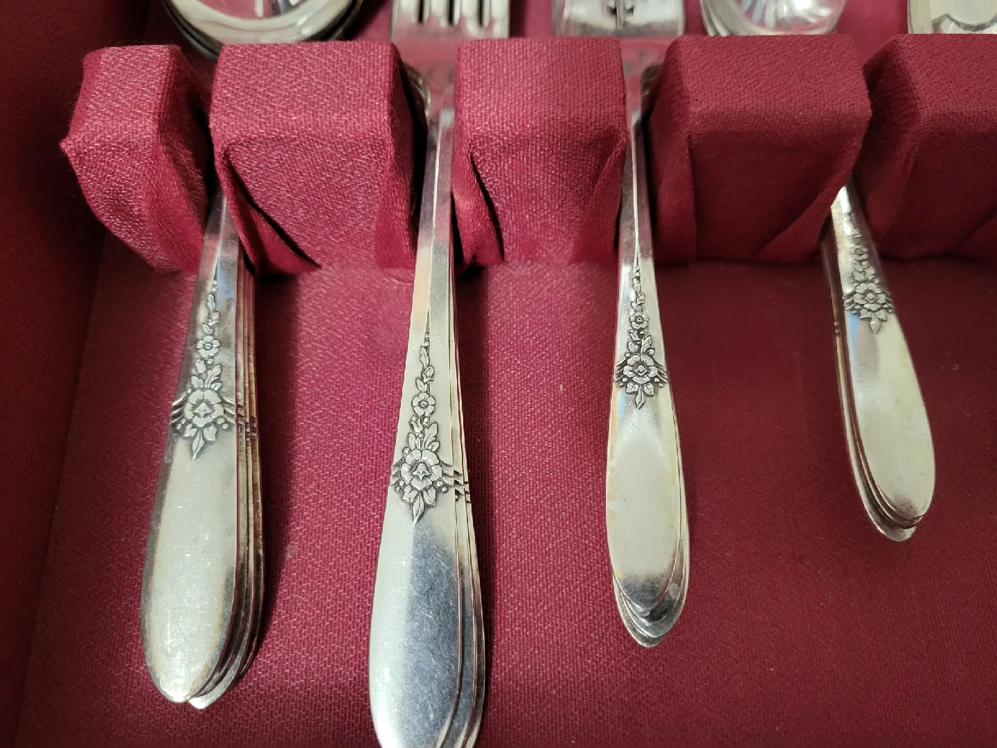 1920's Vintage Silverware Set in Wooden Box image indicator(2)