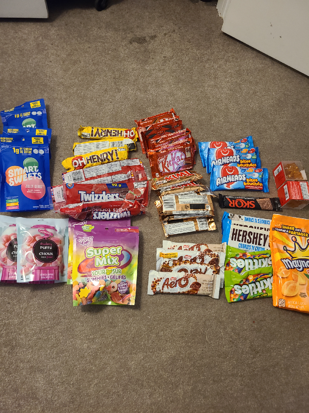 47 piece Assorted Candy Lot: KitKat, Hershey's, Aero & More!