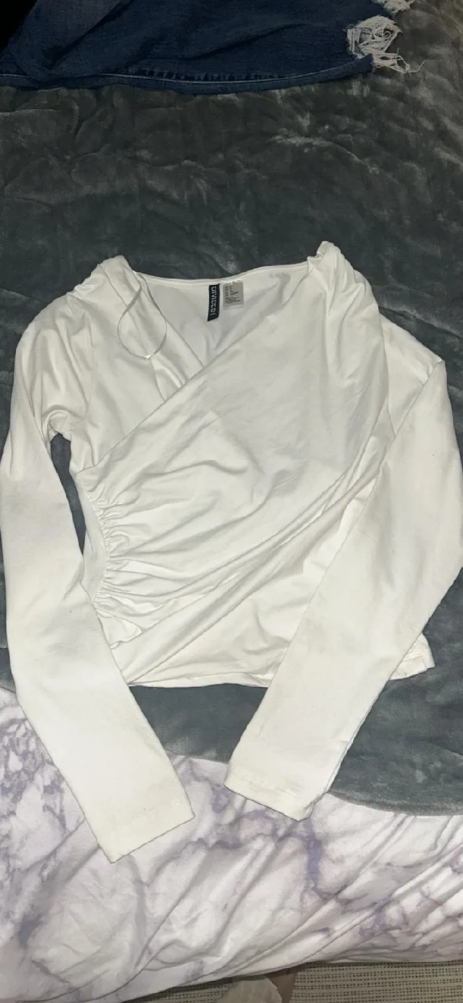 H&M Assorted Women's Tops & Skirts image indicator(5)