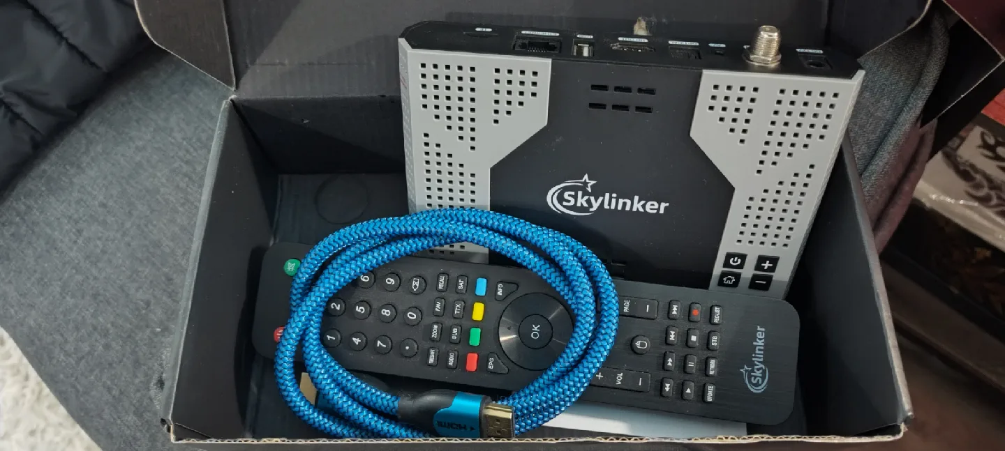 Skylinker Z8 4K Hybrid Android DVB-S2 Box image indicator(2)