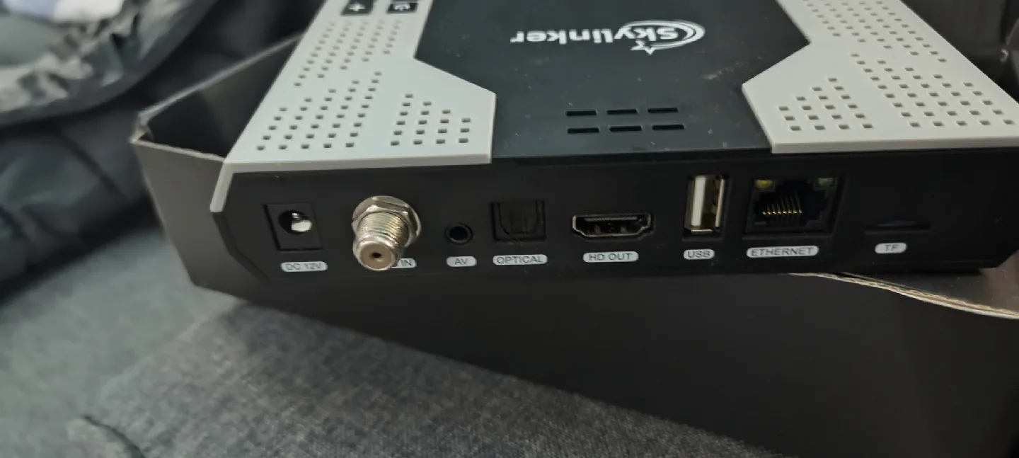 Skylinker Z8 4K Hybrid Android DVB-S2 Box image indicator(3)