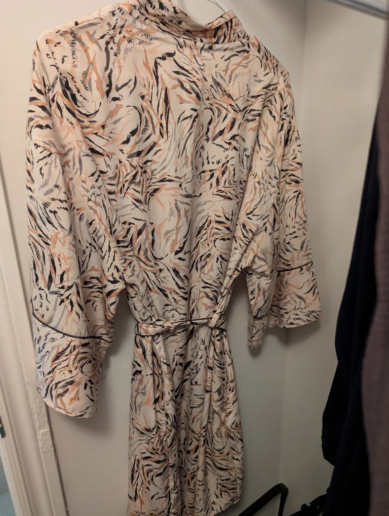 Primark Medium Kimono Robe - hardly worn - $5 only! image indicator(3)
