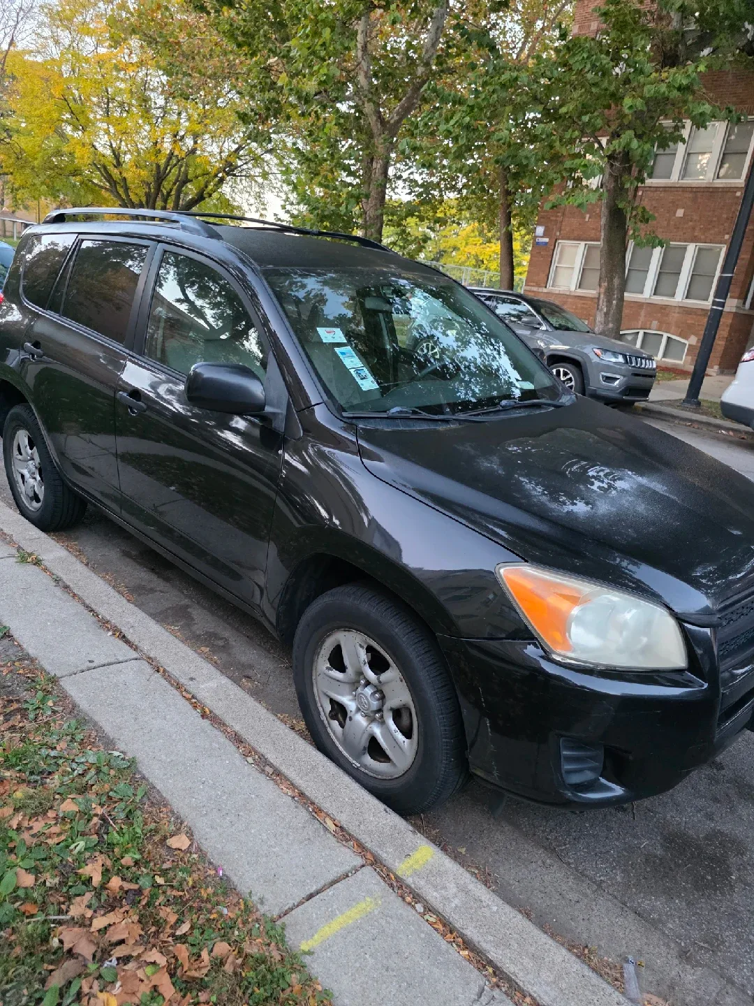 Black Toyota RAV4 - Reliable SUV image indicator(3)