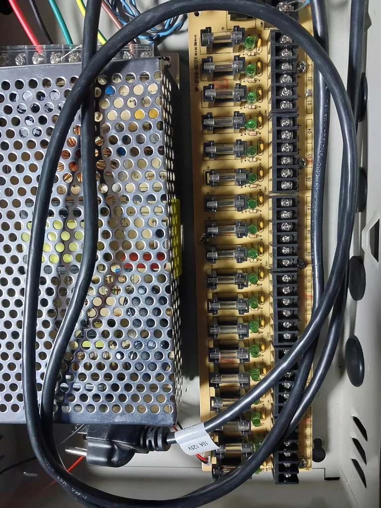 12VDC 18 Output CCTV Power Supply image indicator(3)