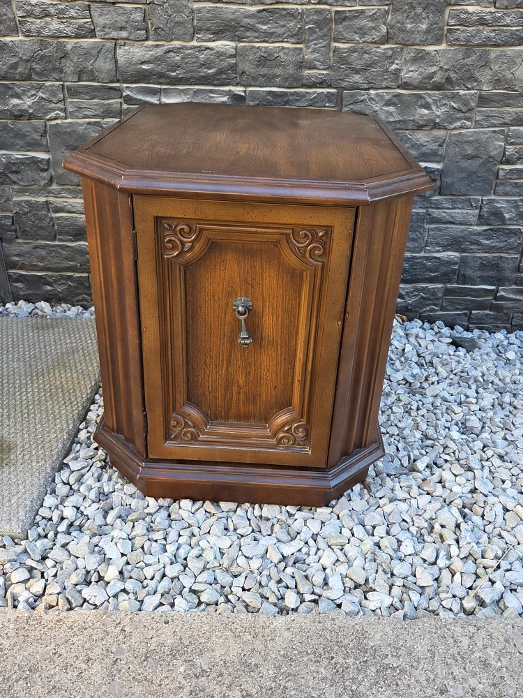 Wooden Accent Table image indicator(2)