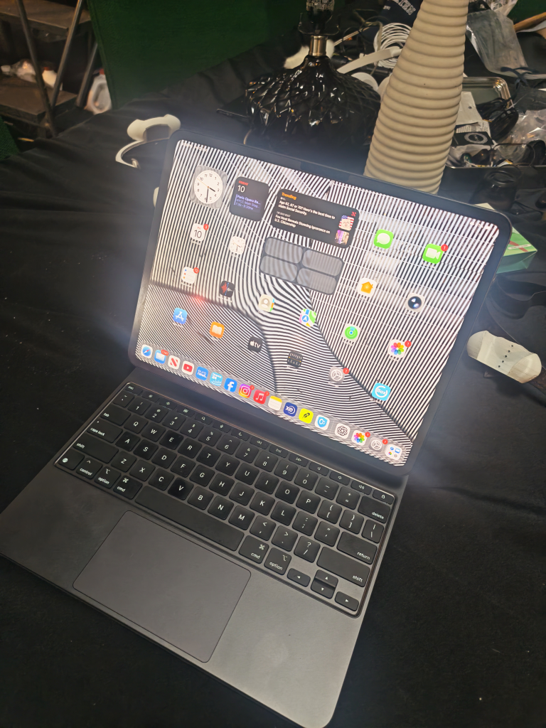 Apple iPad Pro 13 M4 256 cellular / Magic Keyboard - photo 3