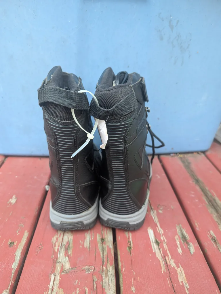 Boys sz 5 winter boots image indicator(2)