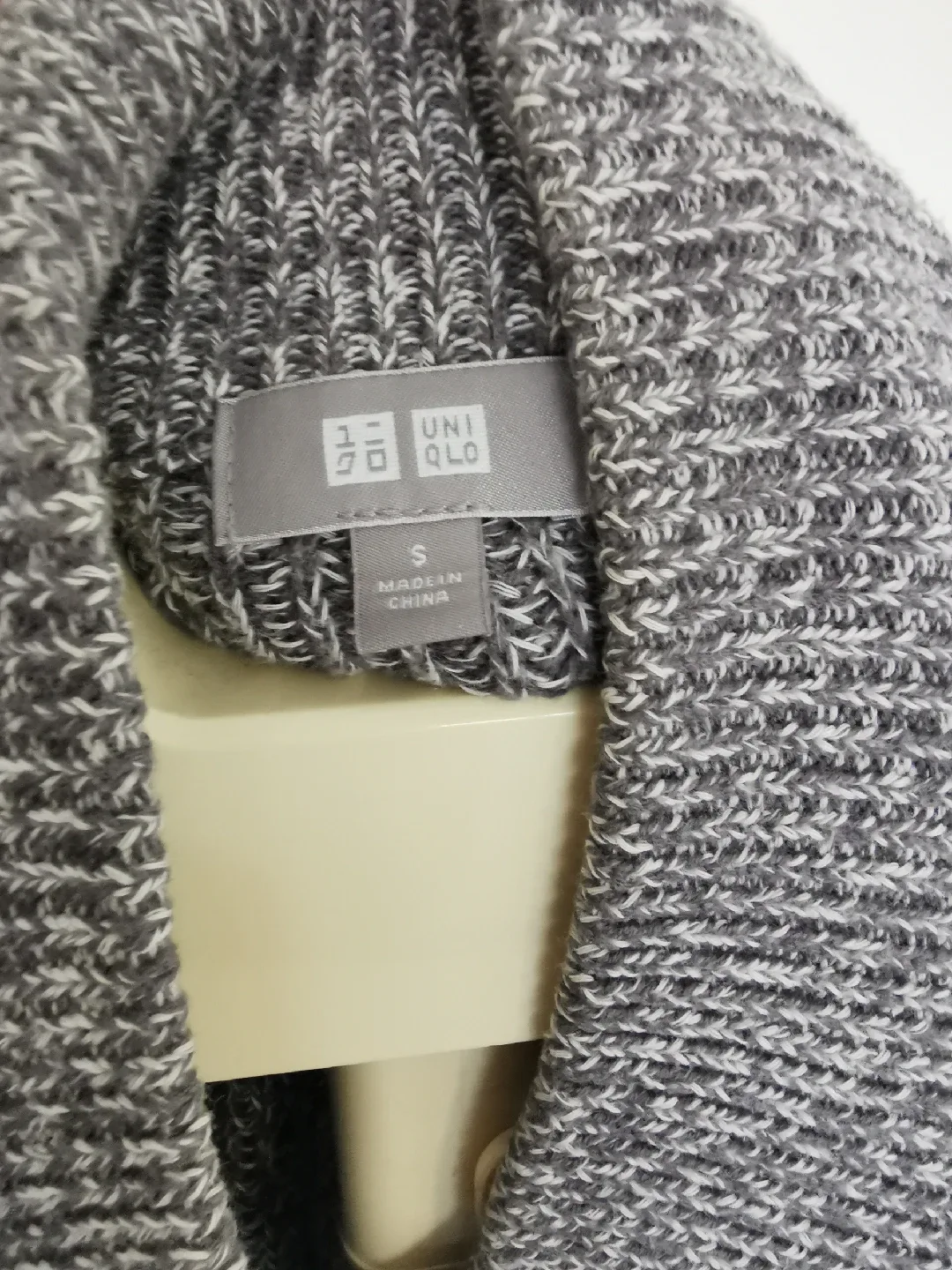 Uniqlo Grey Knit Cardigan image indicator(2)