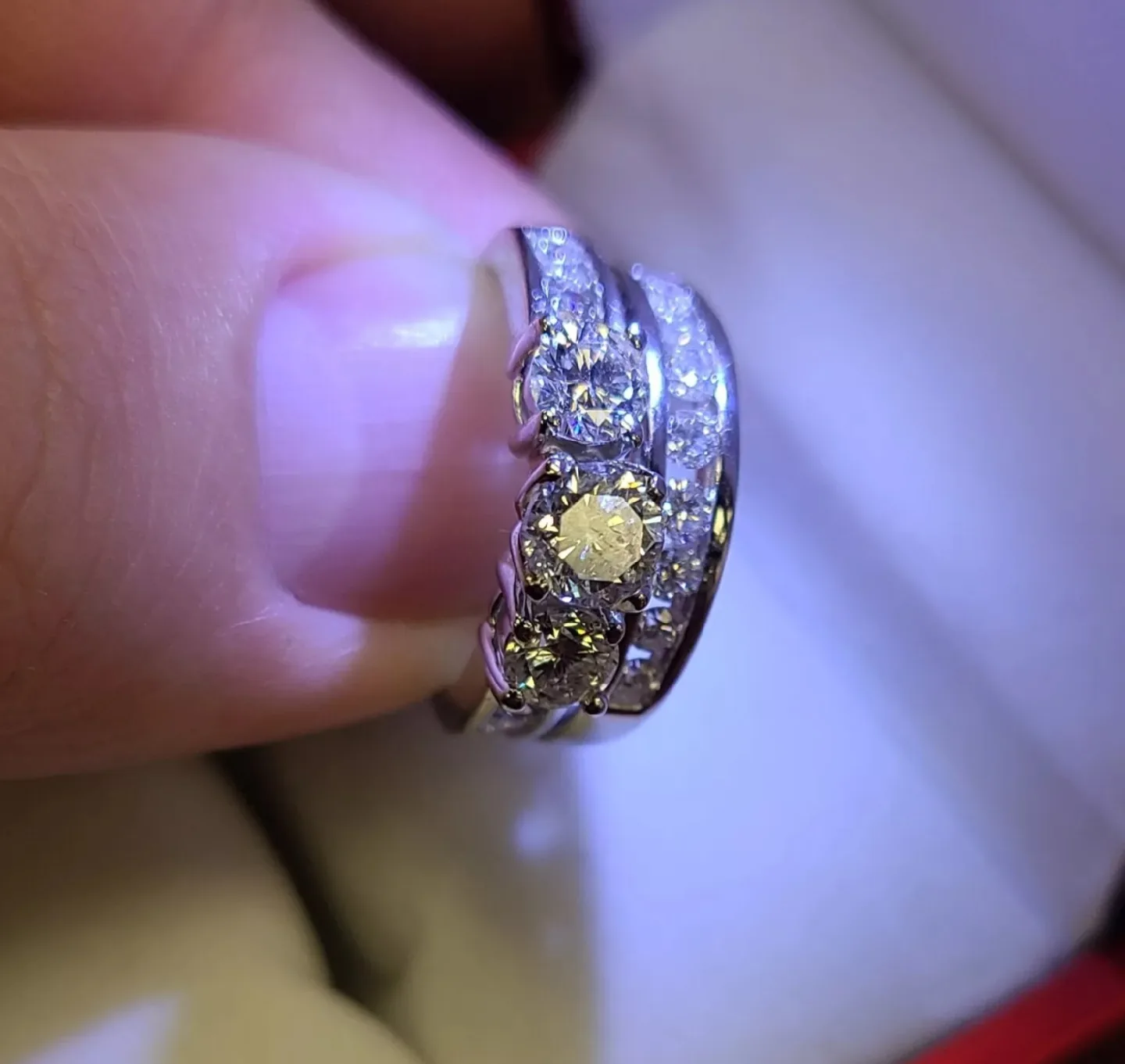 Diamond Wedding Ring Set image indicator(8)