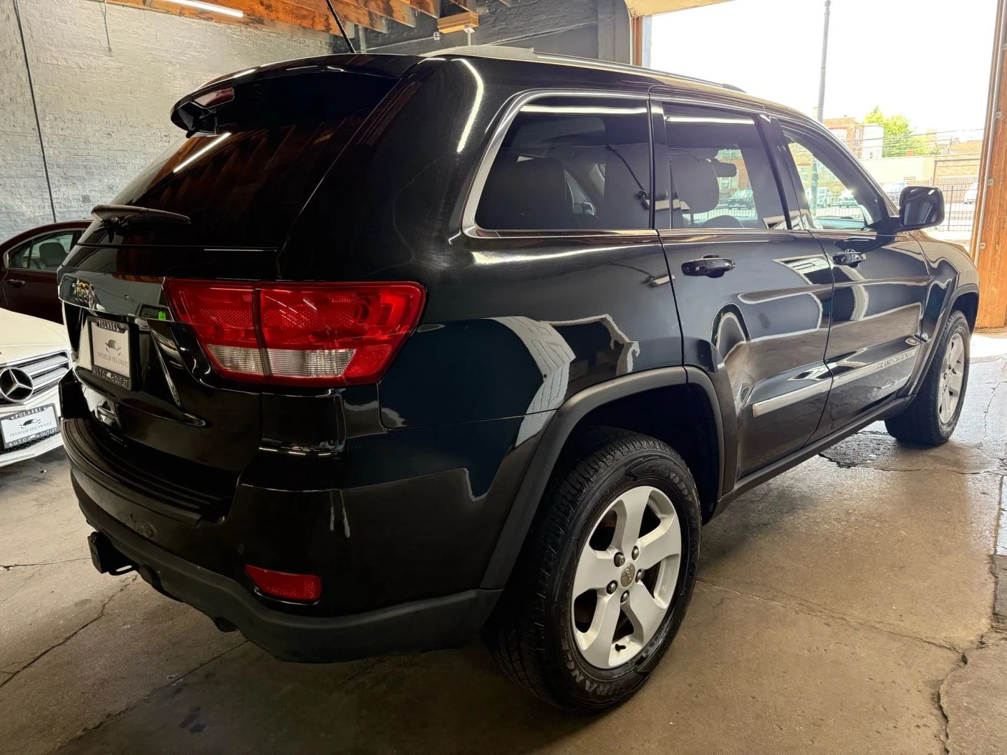 **2012 JEEP GRAND CHEROKEE** EZ FINANCING AVAILABLE! - photo 4