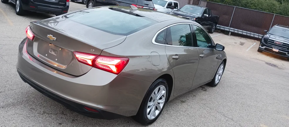 Chevrolet Malibu LT Sedan 1.5L image indicator(4)