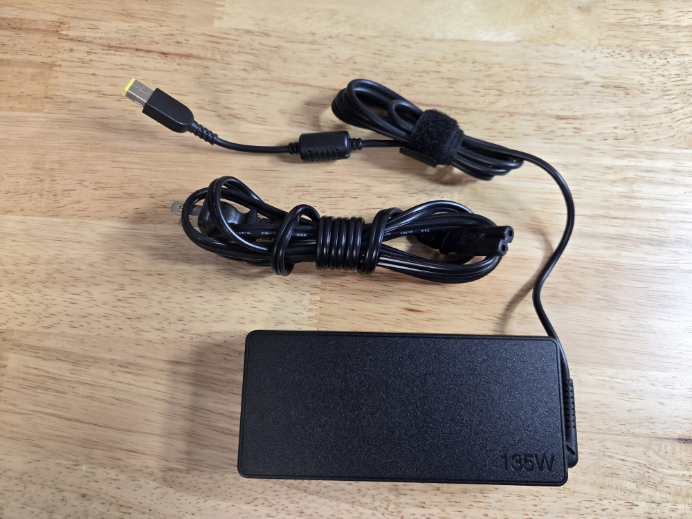 Lenovo Power Adapter 135W - photo 2