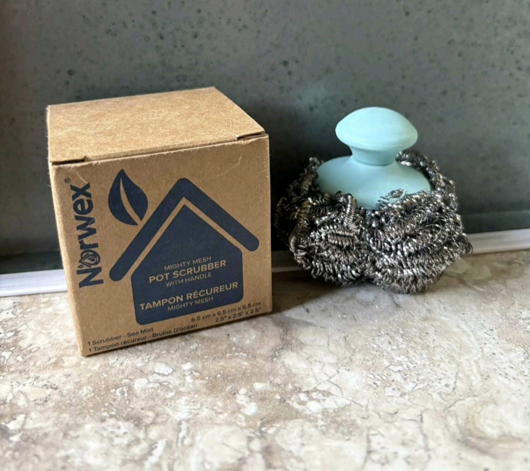 Norwex Mighty Mesh Pot Scrubber with Handle 🥕