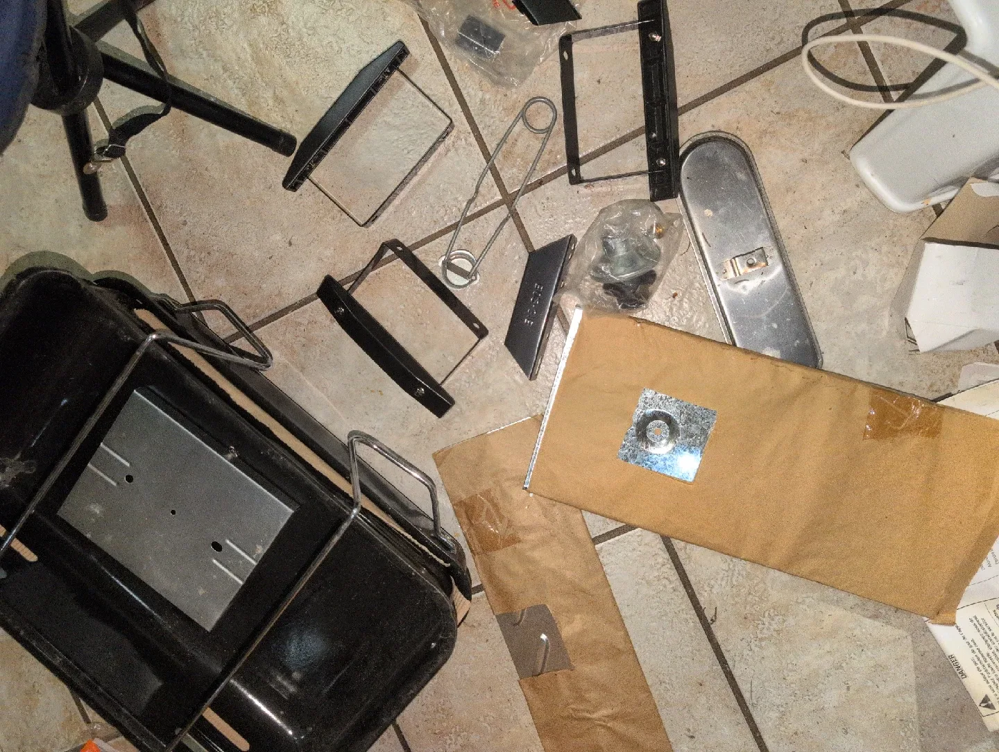 Backyard Grill GBT1302W-C Propane BBQ image indicator(4)