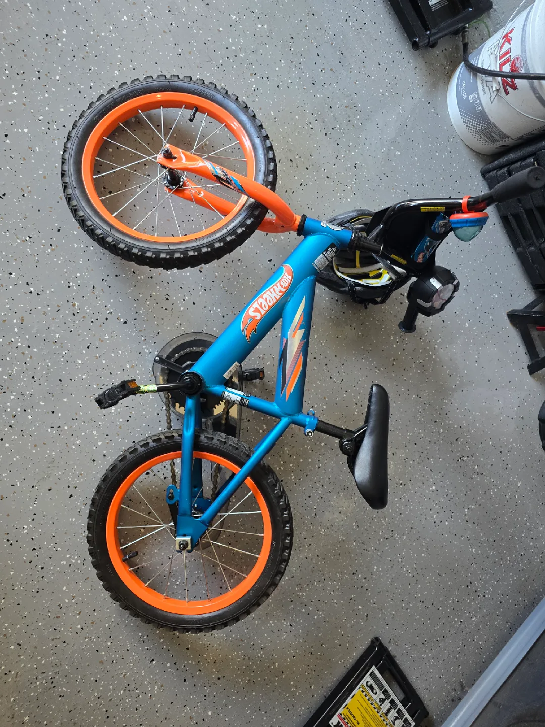 Hot Wheels 16-inch Kids' Bike - Blue & Orange image indicator(2)