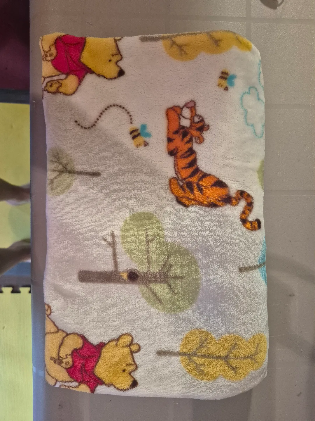 Winnie the Pooh Baby Blanket image indicator(2)