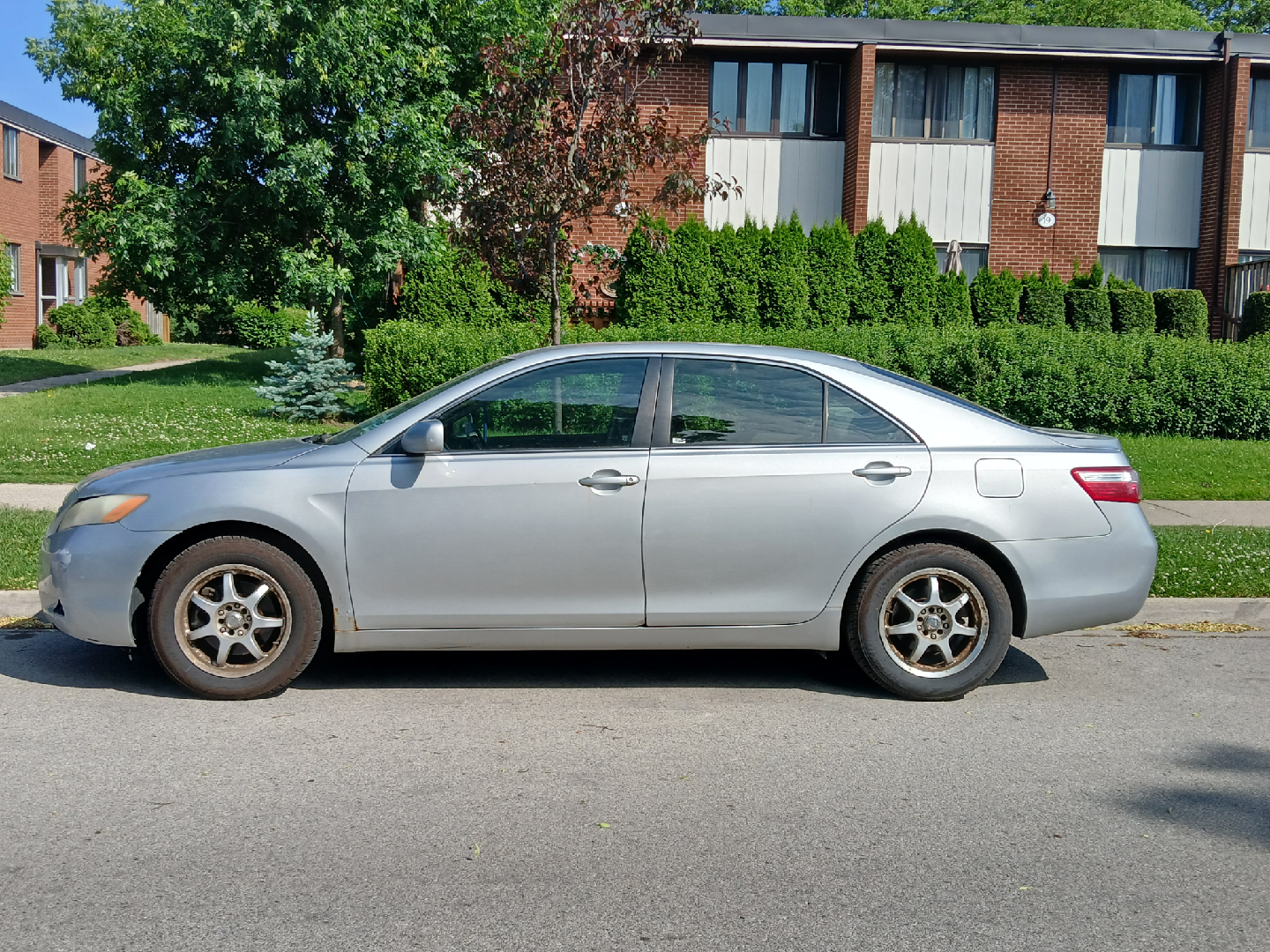Toyota Camry 2007 LE - Silver Sedan - photo 2