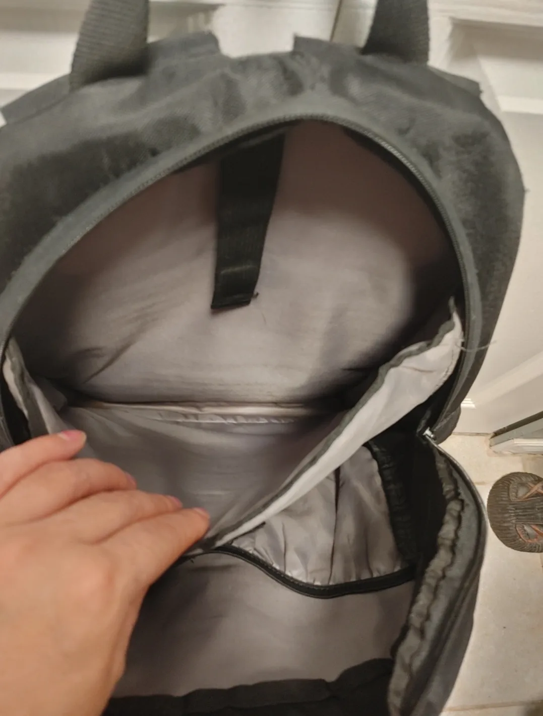 Black Backpack image indicator(3)