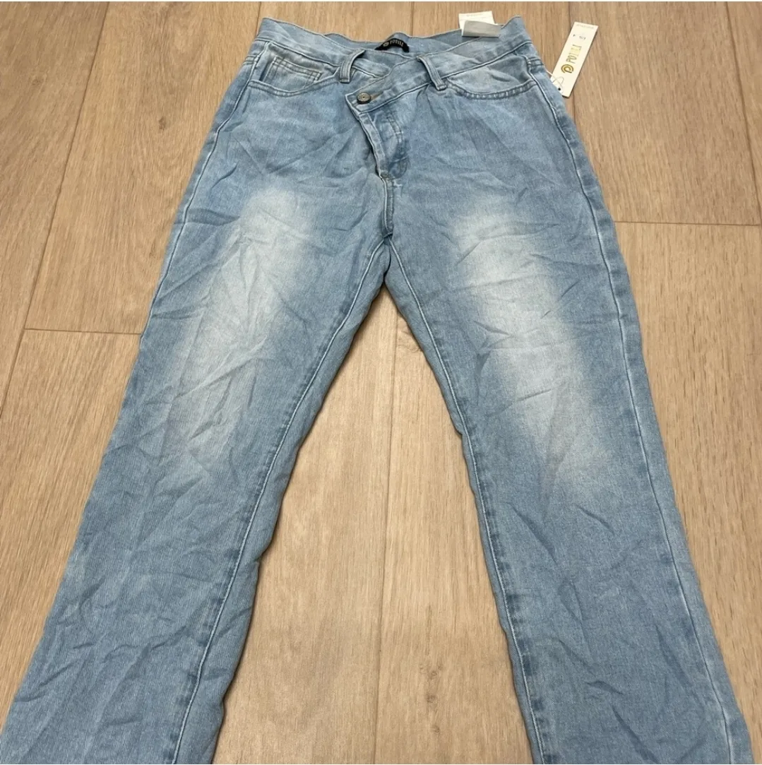 Potili Asymmetrical Straight Leg Jeans NEW size 4 image indicator(2)