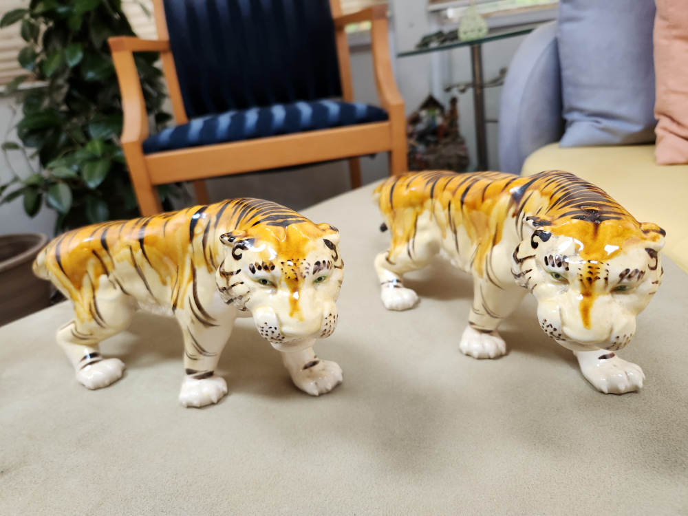 Pair of Vintage Ceramic Tiger Figurines - photo 3