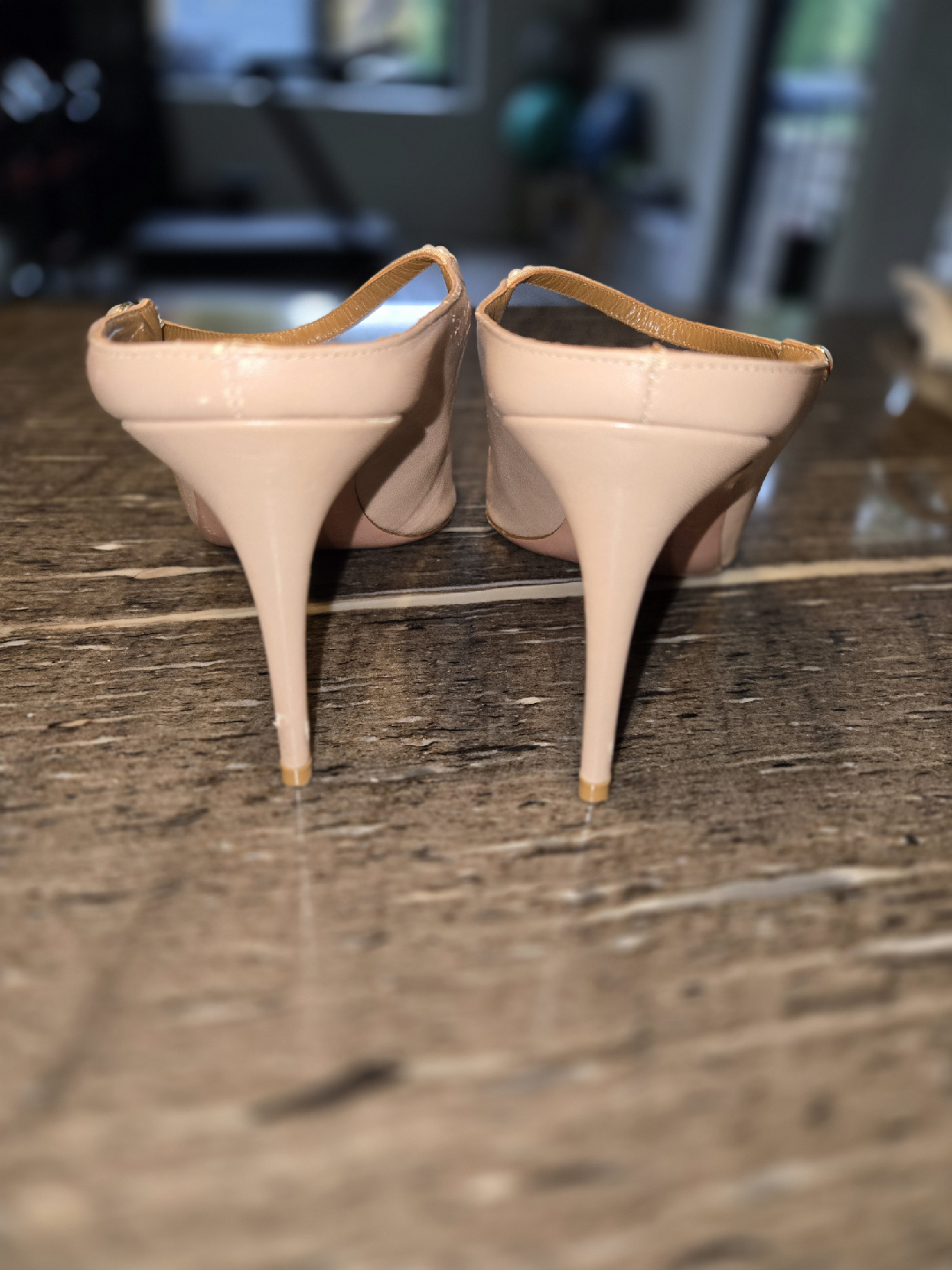 Aquazzura Pearl Embellished Leather Mules Size 41 - photo 4