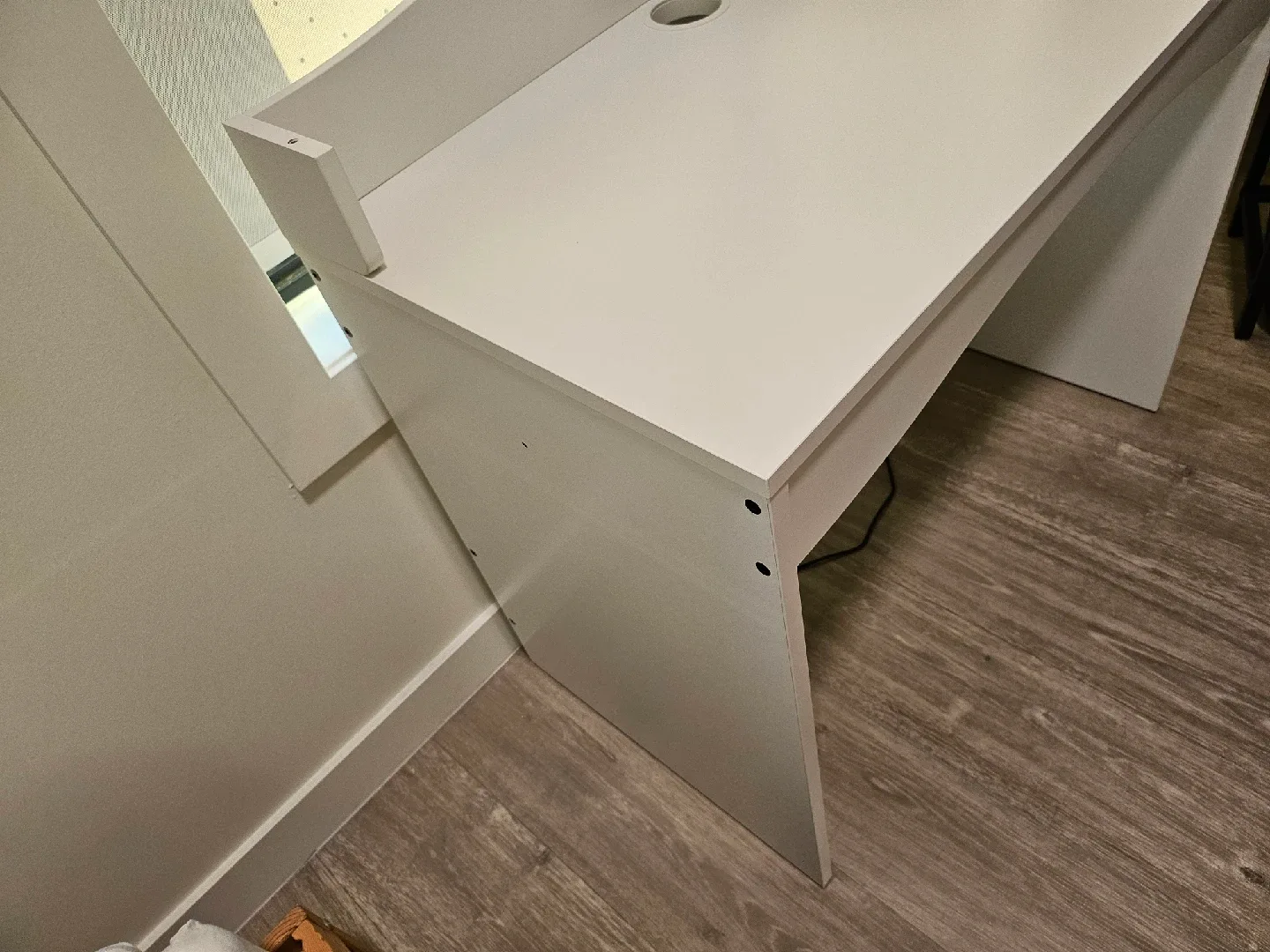 Ikea White Desk / Bureau blanc  (93x51x88cm) image indicator(2)