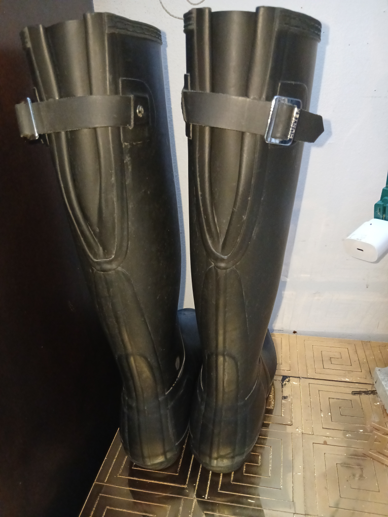 Hunter Black Rain Boots, Size 8 - photo 3