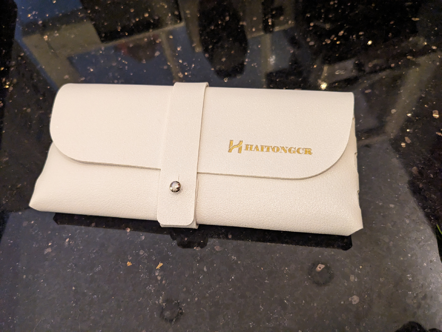 White glasses Case