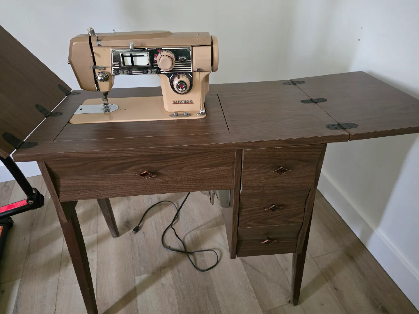 Viking Sewing Machine with Cabinet image indicator(2)