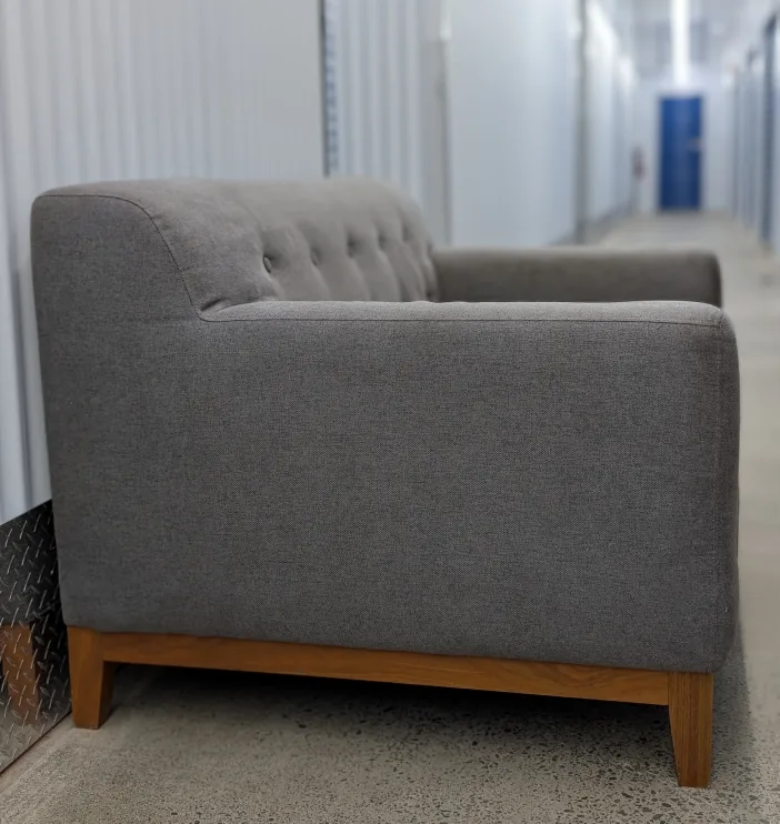 Structube loveseat image indicator(2)