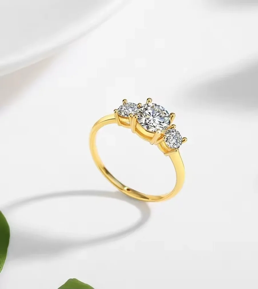 18k Gold Ring with Moissanite stones image indicator(4)