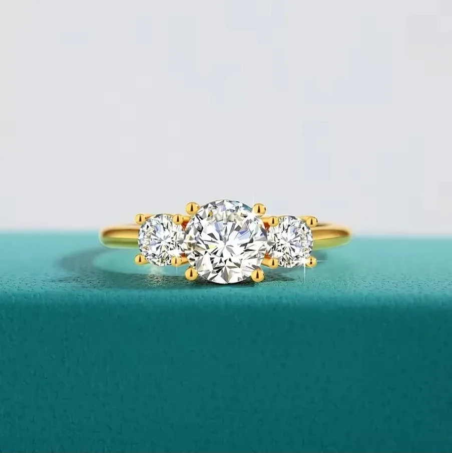 18k Gold Ring with Moissanite stones image indicator(6)