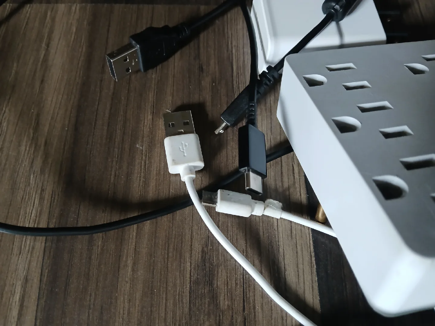Power Cube and Assorted Cables image indicator(4)