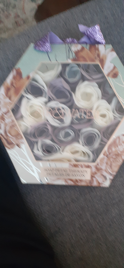 R&R Vate Soap Petal Therapy