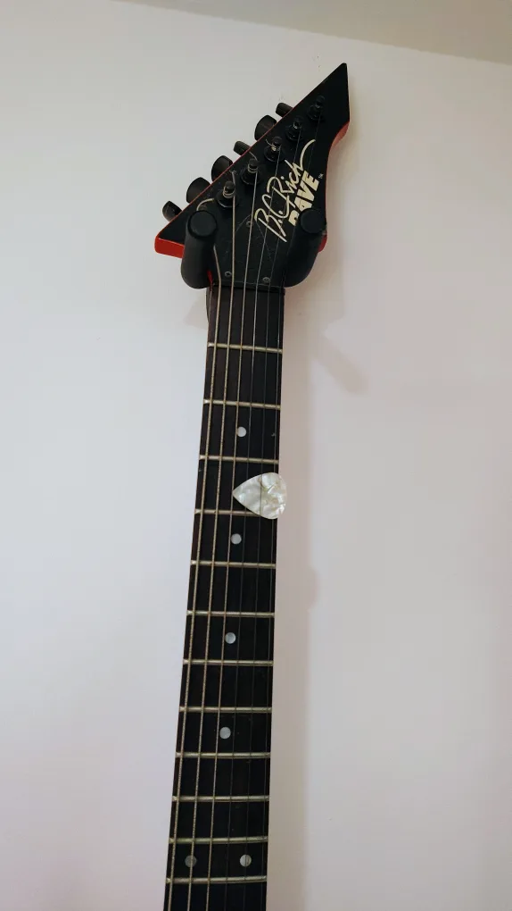 BC Rich, & Yamaha Electric Guitars image indicator(2)